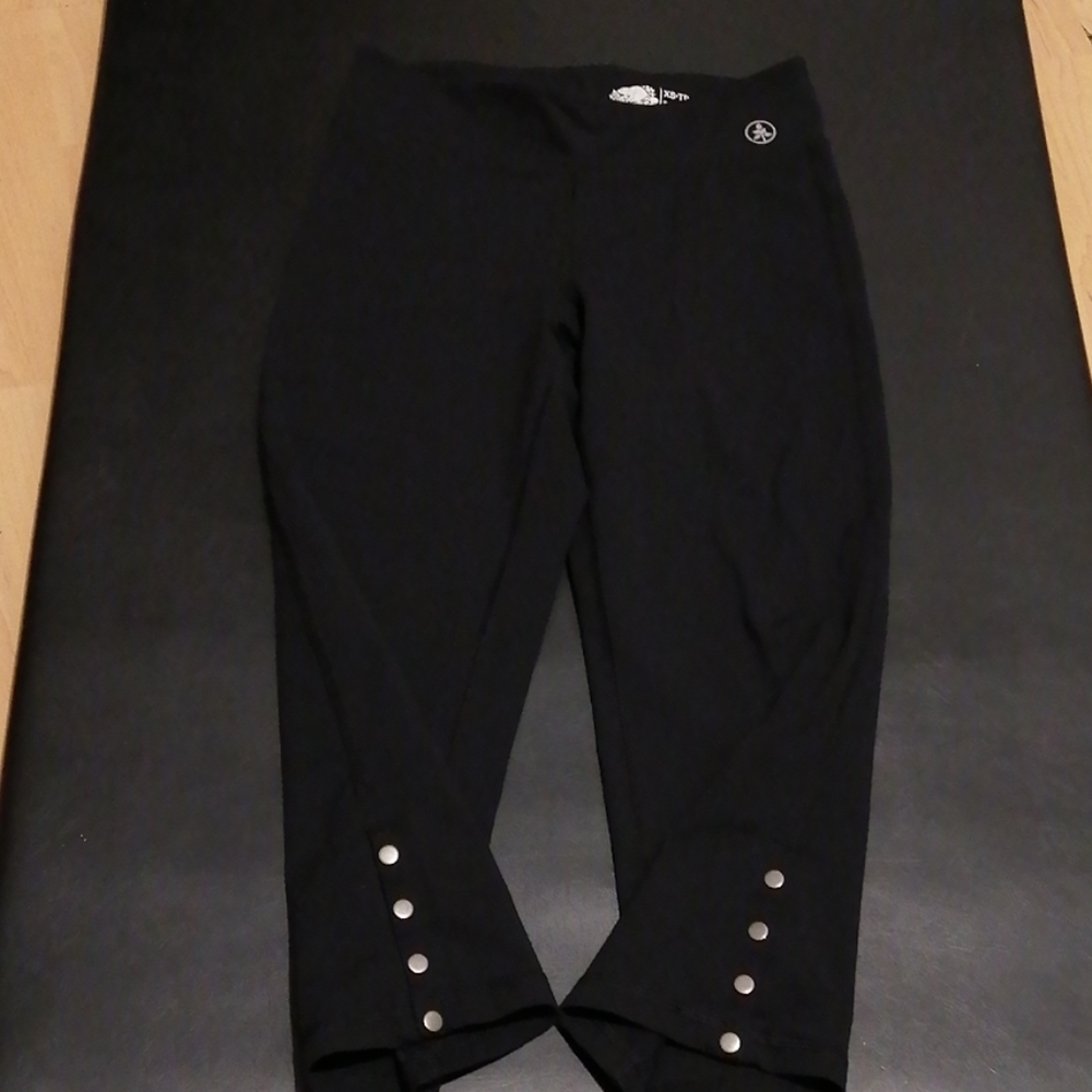 Roots capris